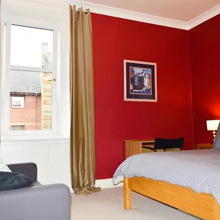 Colourful 1 Bedroom Near Centre 爱丁堡