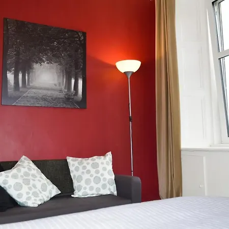 Colourful 1 Bedroom Near Centre 爱丁堡
