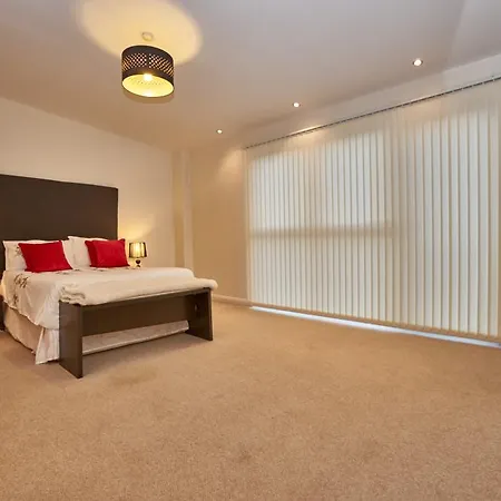 Pearl - Lochrin Place *