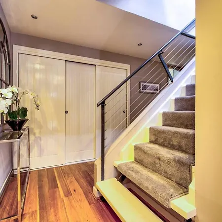 Altido Stunning And Modern 3bedroom Mews House With Parking Дом отдыха