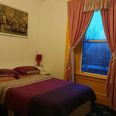 Bed & Breakfast Swan Lake Edinburgh