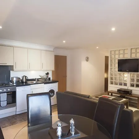 Fountain Court - Grove Executive 4*