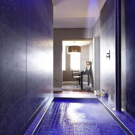 ホテル & Picardy Place