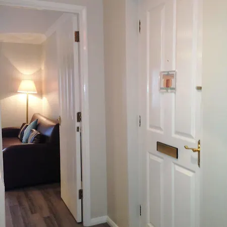 Calton Apartments *
