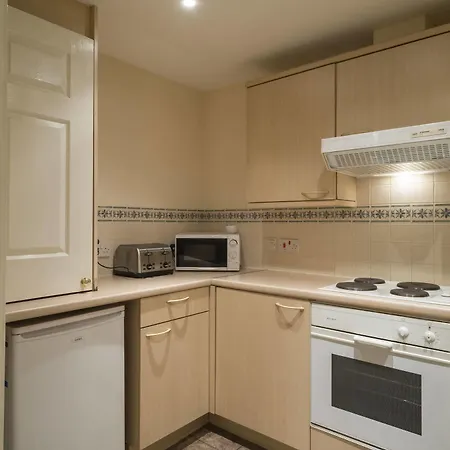 Apartahotel Fountain Court - Grove 4*