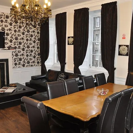 City - Royal Mile Apartment Edinburgh