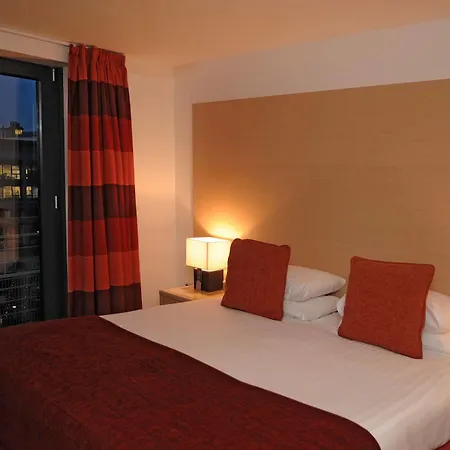 Fountain Court - Eq2 4*