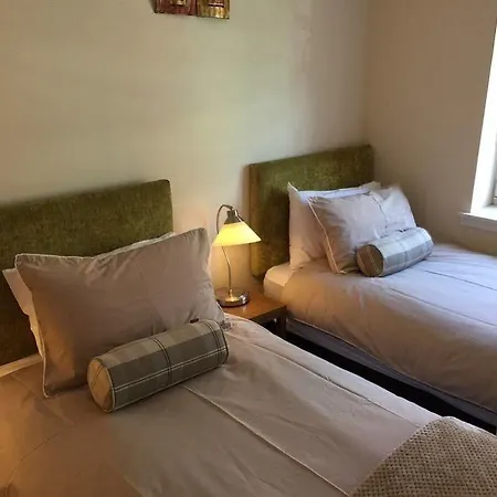 Alba Apartments- Gentle's Entry