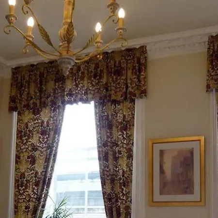 Hotel Royal Mile 4*