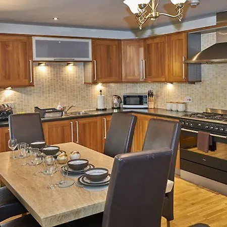 Pearl - Lochrin Place *