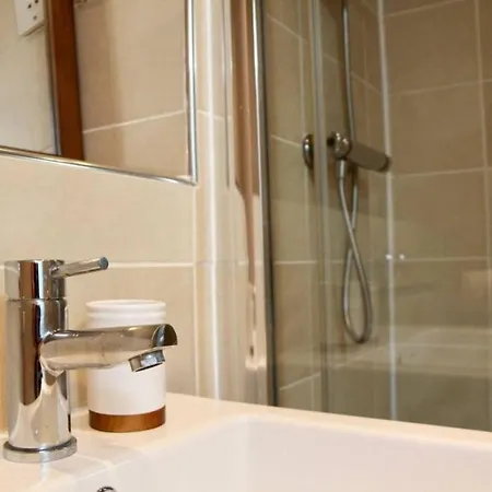 Apartment Spacious 2 Bedrooms In Strada Edinburgh