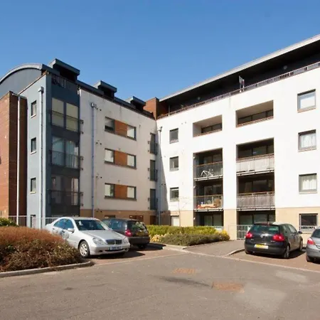 Spacious 2 Bedrooms In Strada Apartment *