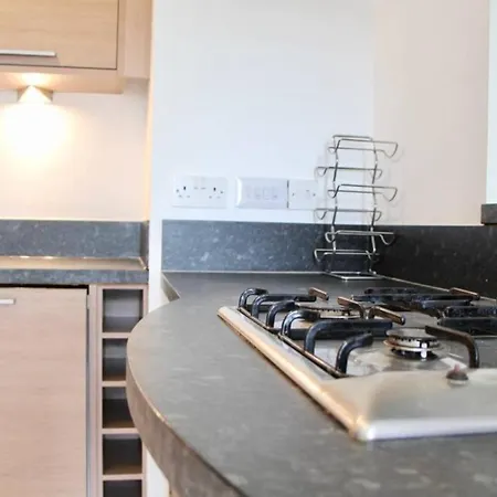 Spacious 2 Bedrooms In Strada Apartment Edinburgh