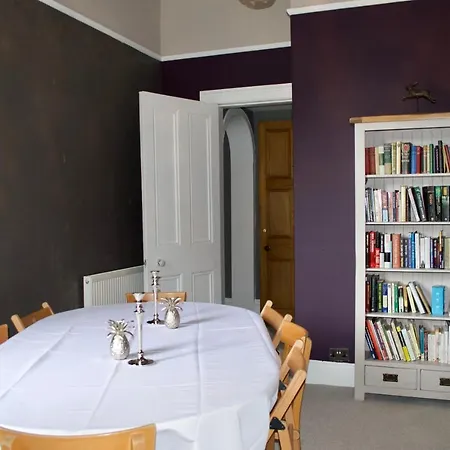 Central 2 Bedroom In Edinburgh