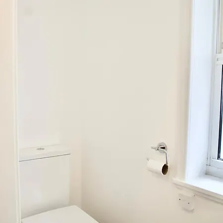Central 2 Bedroom In *
