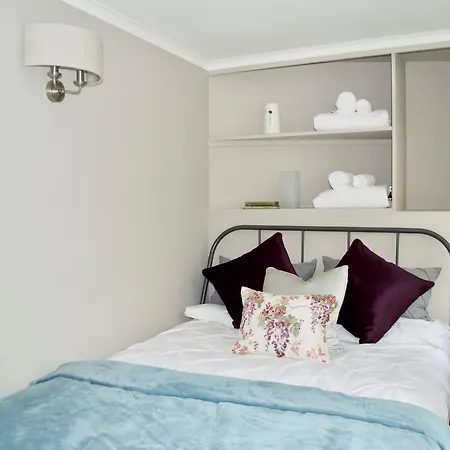Central 2 Bedroom In Apartment
