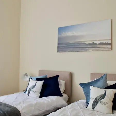 Central 2 Bedroom In Apartment *