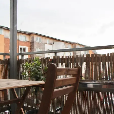 Modern Flat With A Lift And Balcony Apartamento