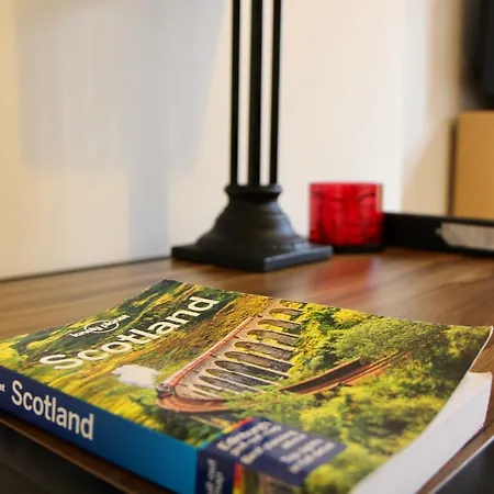 Modern Flat With A Lift And Balcony Apartment Edinburgh