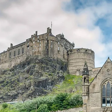 Super Stylish&modern Apt With Amazing Castle View