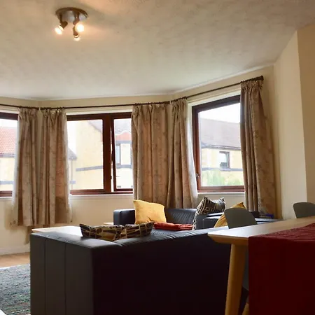 2 Bedroom Flat By Harrison Park * Edynburg