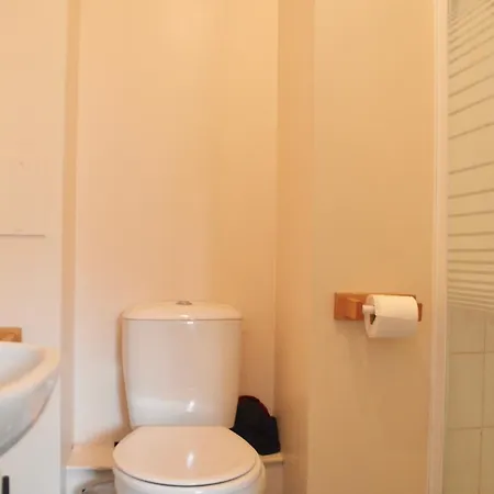 Apartment 2 Bedroom Flat By Harrison Park *