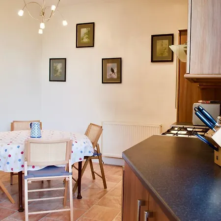 Apartment Spacious Flat In Central Stockbridge