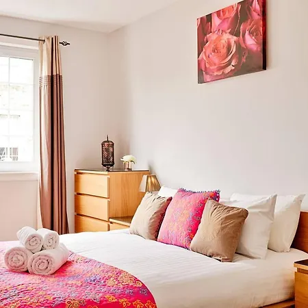 Joivy Bright Royal Mile Apartment