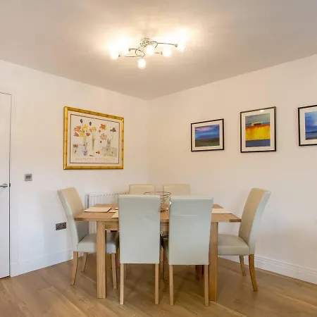 Altido Bright 3 Bed In City Centre - Free Parking & Lift