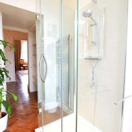 Altido Castle Terrace 3 Bedroom - Old Town Apartment Edinburgh