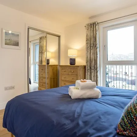 Altido Bright 3 Bed In City Centre - Free Parking & Lift