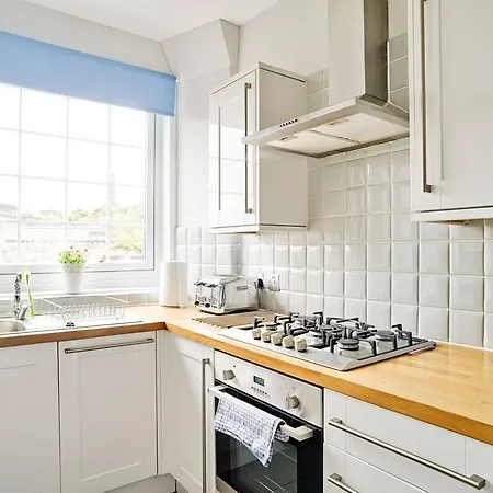 Joivy Bright Royal Mile Apartment