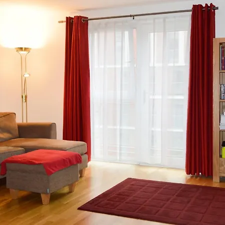 Modern 2 Bedroom Property In Central Edinburgh