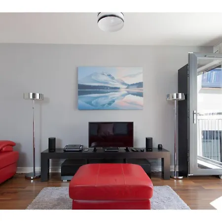 Bright, Contemporary Flat With Parking! *