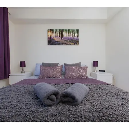Bright, Contemporary Flat With Parking! *