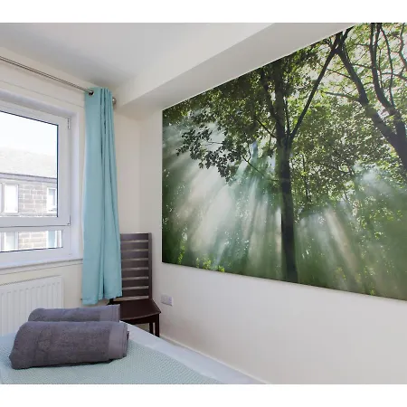 Bright, Contemporary Flat With Parking!
