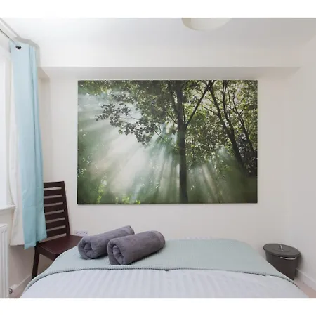 Apartment Bright, Contemporary Flat With Parking!