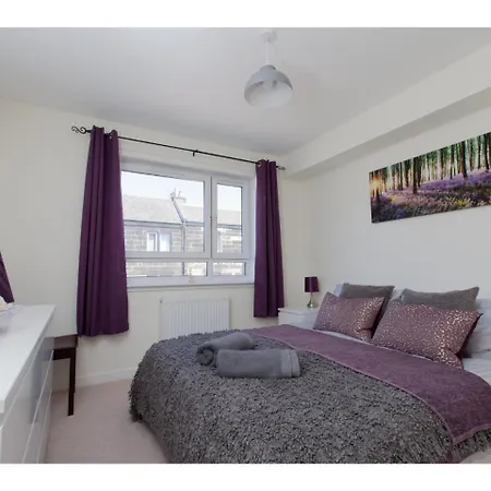 Apartment Bright, Contemporary Flat With Parking!