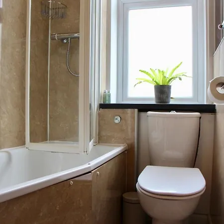 Spacious Holyrood Flat- Great Views