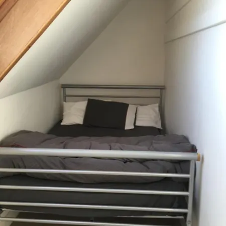 Spacious 4 Bedrooms In City Centre דירה