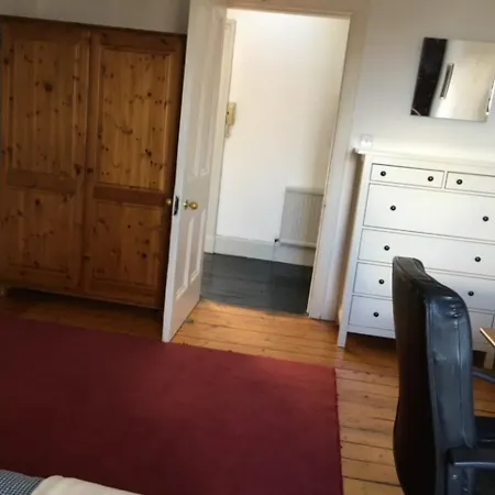 Spacious 4 Bedrooms In City Centre