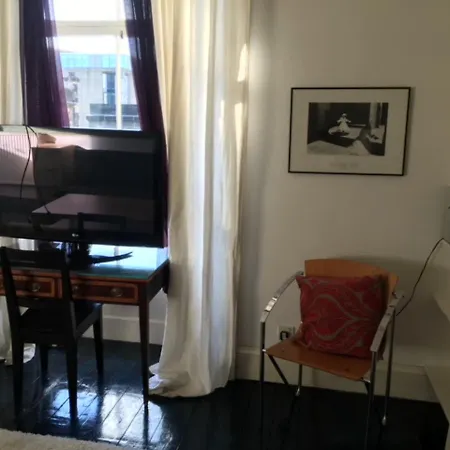 Spacious 4 Bedrooms In City Centre * אדינבורו