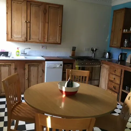 דירה Spacious 4 Bedrooms In City Centre אדינבורו