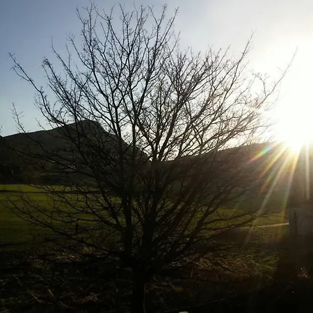 Spacious Holyrood Flat- Great Views Διαμέρισμα *