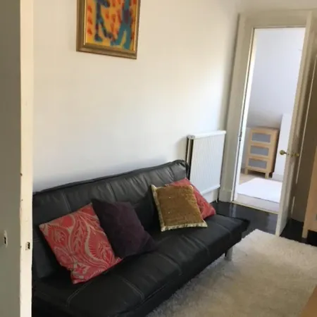 Spacious 4 Bedrooms In City Centre *