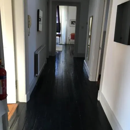 Spacious 4 Bedrooms In City Centre * אדינבורו