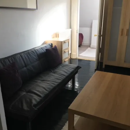 Spacious 4 Bedrooms In City Centre אדינבורו