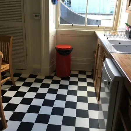 Spacious 4 Bedrooms In City Centre *