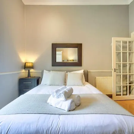 Amazing New Town Stockbridge *