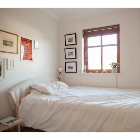 Sunny Flat W Parking Near Royal Botanic Garden *